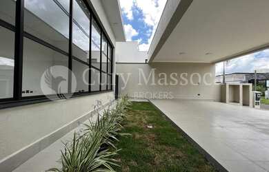 Imagem: A casa possui 3 Dormitórios, 5 Banheiros, 4 Vagas na garagem