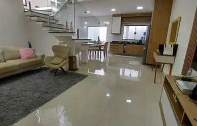 Imagem: A casa possui 3 Dormitórios, 3 Banheiros, 2 Vagas na garagem