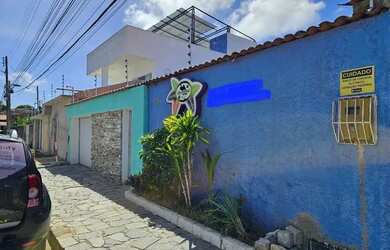 Imagem: A casa possui 4 Dormitórios, 3 Banheiros, 3 Vagas na garagem