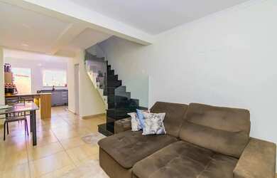 Imagem: A casa possui 2 Dormitórios, 1 Banheiro, 2 Vagas na garagem