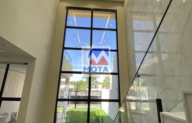 Imagem: A casa possui 4 Dormitórios, 4 Banheiros, 3 Vagas na garagem