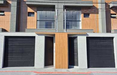 Imagem: A casa possui 3 Dormitórios, 3 Banheiros, 2 Vagas na garagem