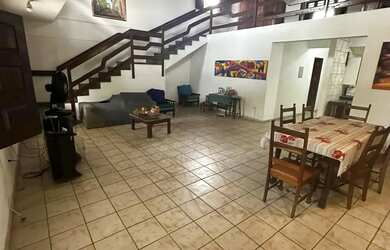 Imagem: A casa possui 5 Dormitórios, 5 Banheiros, 5 Vagas na garagem