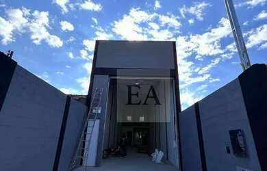 Imagem: O depósito possui 2 Vagas na garagem, 100m² de Área e está