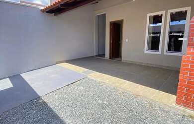 Imagem: A casa possui 2 Dormitórios, 1 Banheiro, 1 Vaga na garagem