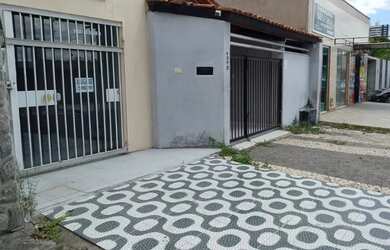 Imagem: A casa possui 2 Dormitórios, 2 Banheiros, 1 Vaga na garagem