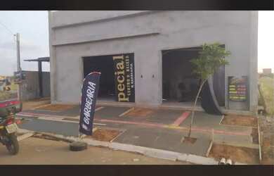 Imagem: A casa possui 3 Dormitórios, 2 Banheiros, 4 Vagas na garagem