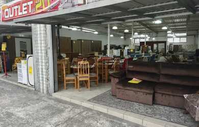 Imagem: O depósito possui 5 Vagas na garagem, 350m² de Área e está