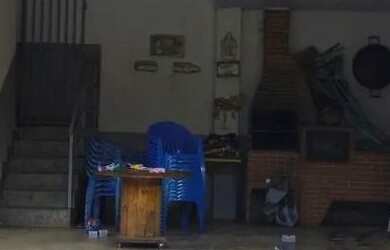 Imagem: A pousada chalé possui 3 Dormitórios, Acomodam 20 pessoas