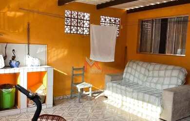 Imagem: A casa possui 2 Dormitórios, 1 Banheiro, 1 Vaga na garagem