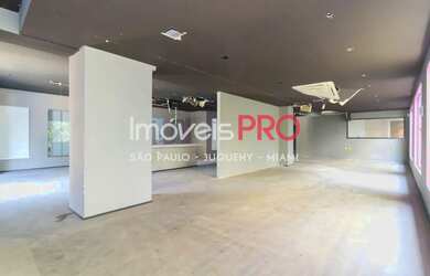 Imagem: O depósito possui 5 Vagas na garagem, 306-0m² de Área e está