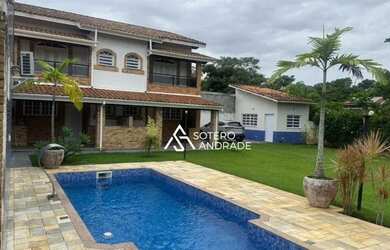 Imagem: A casa possui 5 Dormitórios, 2 Banheiros, 5 Vagas na garagem