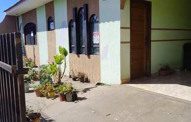 Imagem: A casa possui 2 Dormitórios, 2 Banheiros, 1 Vaga na garagem