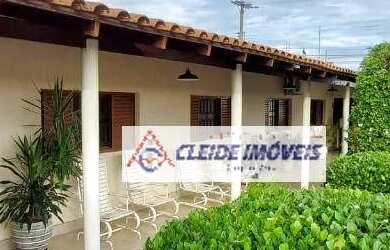 Imagem: A casa possui 3 Dormitórios, 3 Banheiros, 2 Vagas na garagem