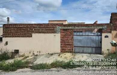 Imagem: A casa possui 2 Dormitórios, 1 Banheiro, 1 Vaga na garagem