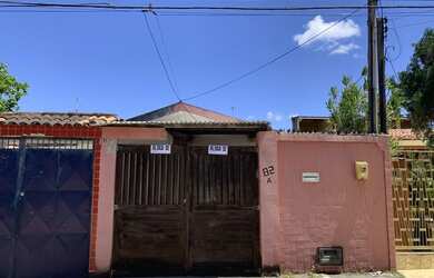 Imagem: A casa possui 2 Dormitórios, 2 Banheiros, 1 Vaga na garagem