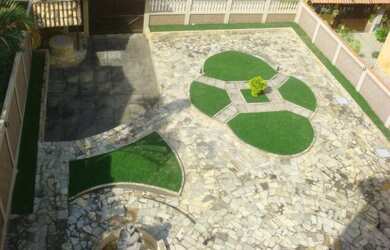 Imagem: A casa possui 3 Dormitórios, 2 Banheiros, 5 Vagas na garagem