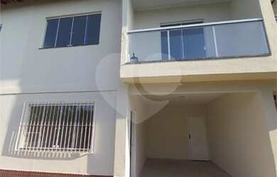 Imagem: A casa possui 2 Dormitórios, 3 Banheiros, 1 Vaga na garagem