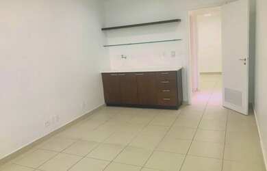 Imagem: O depósito possui 2 Vagas na garagem, 73m² de Área e está