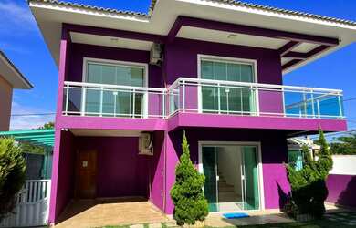 Imagem: A casa possui 3 Dormitórios, 4 Banheiros, 2 Vagas na garagem