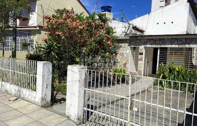 Imagem: A casa possui 4 Dormitórios, 1 Banheiro, 3 Vagas na garagem