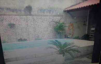 Imagem: A casa possui 4 Dormitórios, 3 Banheiros, 1 Vaga na garagem