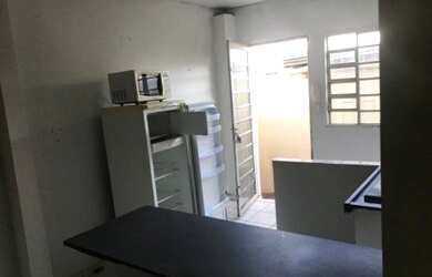 Imagem: A casa possui 2 Dormitórios, 2 Banheiros, 2 Vagas na garagem