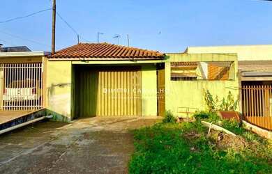 Imagem: A casa possui 2 Dormitórios, 1 Banheiro, 1 Vaga na garagem