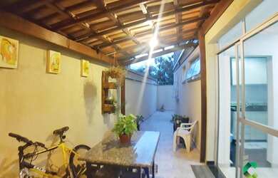 Imagem: O apartamento possui 3 Dormitórios, 1 Banheiro, 1 Vaga na garagem