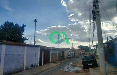 Imagem: A casa possui 5 Dormitórios, 3 Banheiros, 3 Vagas na garagem