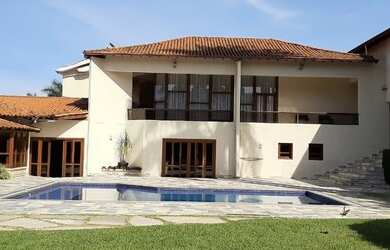 Imagem: A casa possui 5 Dormitórios, 5 Banheiros, 2 Vagas na garagem