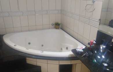 Imagem 7: Belíssima Casa de 3 dormitórios com churrasqueira e piscina em residencial fechado