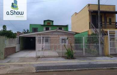 Imagem: A casa possui 3 Dormitórios, 1 Banheiro, 2 Vagas na garagem