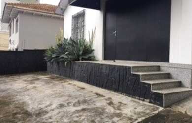 Imagem: O depósito possui 3 Vagas na garagem, 200m² de Área e está