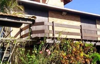 Imagem: A casa possui 3 Dormitórios, 1 Banheiro, 400m² de Área e