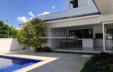 Imagem: A casa em condomínio possui 4 Dormitórios, 1 Banheiro, 5 Vagas