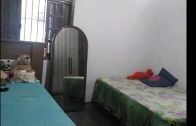 Imagem: A casa possui 3 Dormitórios, 2 Banheiros, 4 Vagas na garagem