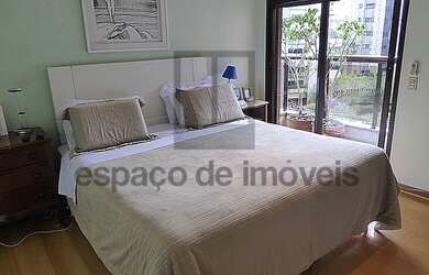 Imagem 13: Vista incrível e lavandas na janela.Pura poesia