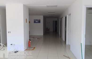 Imagem: O depósito possui 2 Vagas na garagem e 147m² de Área e está