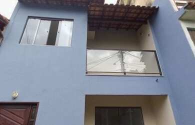 Imagem: A casa possui 2 Dormitórios, 2 Banheiros, 1 Vaga na garagem