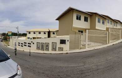 Imagem: A casa possui 3 Dormitórios, 1 Banheiro, 1 Vaga na garagem