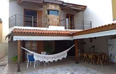 Imagem: A casa em condomínio possui 3 Dormitórios, 5 Banheiros, 4