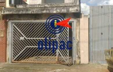 Imagem: A casa possui 3 Dormitórios, 3 Banheiros, 2 Vagas na garagem