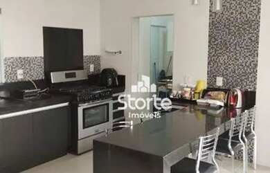 Imagem: A casa em condomínio possui 3 Dormitórios, 4 Banheiros, 4