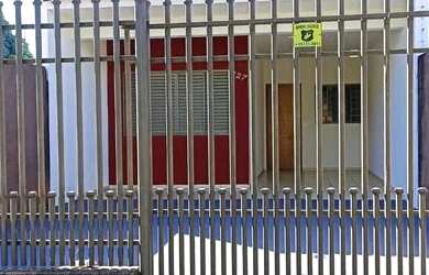 Imagem: A casa possui 3 Dormitórios, 3 Banheiros, 2 Vagas na garagem