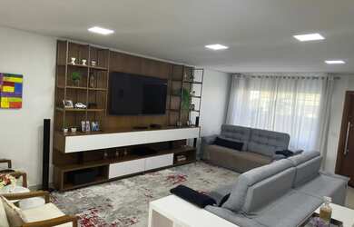 Imagem: A casa possui 4 Dormitórios, 5 Banheiros, 5 Vagas na garagem