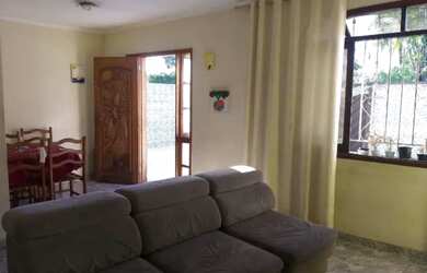 Imagem: A casa possui 3 Dormitórios, 3 Banheiros, 3 Vagas na garagem