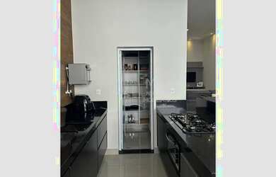 Imagem 11: Venda Casa Alto Umuarama. Piscina, Varanda, Guarda roupae200m² de Área