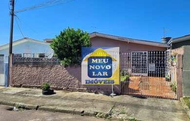 Imagem: A casa possui 3 Dormitórios, 1 Banheiro, 1 Vaga na garagem