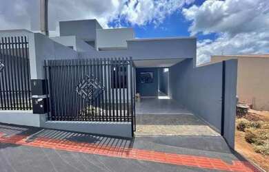 Imagem: A casa possui 2 Dormitórios, 2 Banheiros e 2 Vagas na garagem